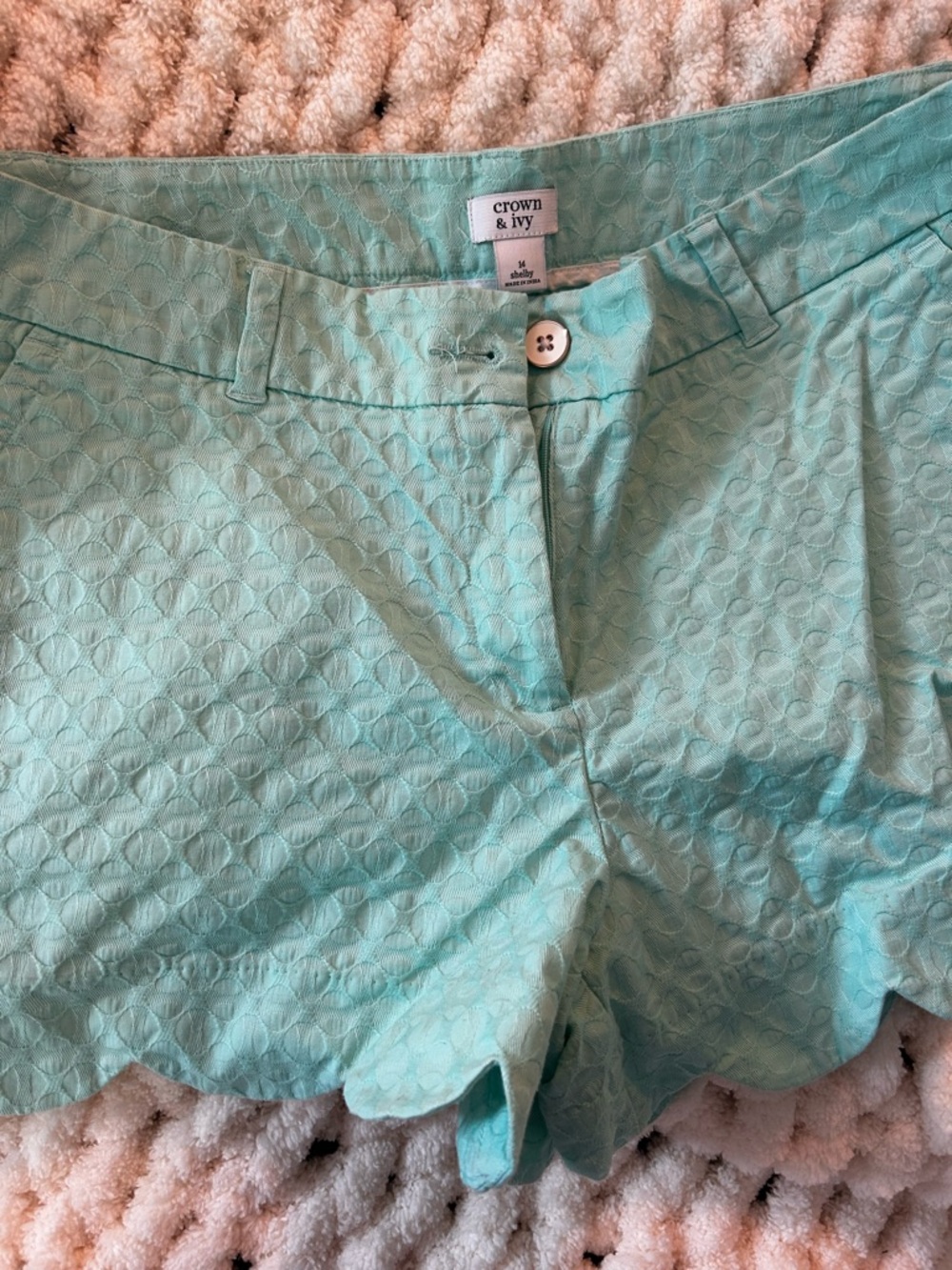 crown & ivy Mint Scalloped Hem Textured Shorts